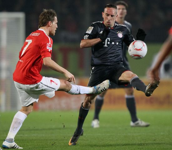 感受足球带, 延伸到场外, 积极融入这