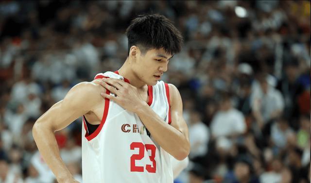 AA, 他的到来, 这支球队下